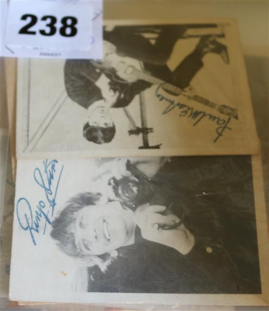 52 Beatles bubblegum cards(-)